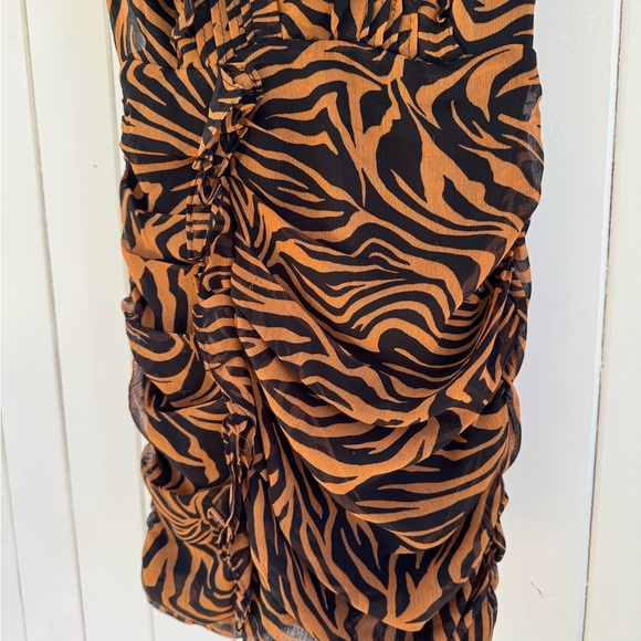Express Brown and Black Ruffled Body-Con Midi Dress - Picture 4 of 6